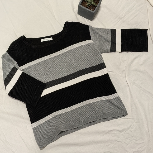3/4 sleeve sweater - Picture 1 of 2